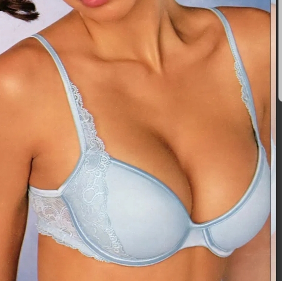 VS- Limited Edition Dream Angel's Lingerie Set - Picture 10 of 10